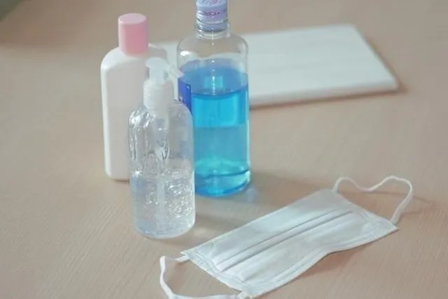 କରୋନା ସଂକ୍ରମଣ: ବ୍ୟବହାର କରୁଥିବା ହ୍ୟାଣ୍ଡ ସାନିଟାଇଜର ଅସଲି ନା ନକଲି ଜାଣିବା ପାଇଁ ଆପଣାନ୍ତୁ ଏହି ତିନି ଉପାୟ...