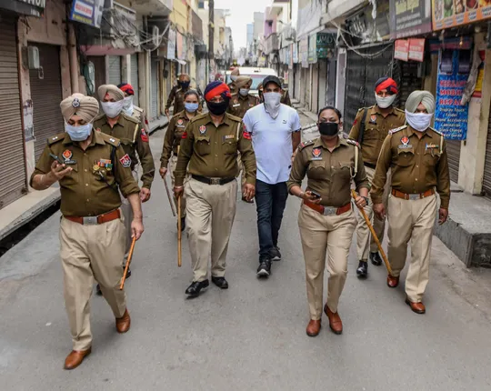 ସଂପୂର୍ଣ୍ଣ-ଆଂଶିକ-ସାପ୍ତାହିକ, ଆବଶ୍ୟକତା ଅନୁଯାୟୀ ଭିନ୍ନ ରାଜ୍ୟରେ ଭିନ୍ନ ଲକ୍‌ଡାଉନ୍‌