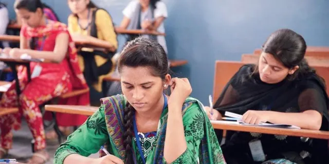 ପୁରୁଣା ପ୍ରତିଷ୍ଠାନରୁ ୧.୫ ଲକ୍ଷ ଇଞ୍ଜିନିୟରିଙ୍ଗ୍ ଓ ମ୍ୟାନେଜ୍‌ମେଣ୍ଟ୍ ସିଟ୍ ହ୍ରାସ କରି ନୂଆ ପ୍ରତିଷ୍ଠାନରେ ୧. ୪ ଲକ୍ଷ ମିଶାଇଲା ‘ଏଆଇସିଟିଇ’