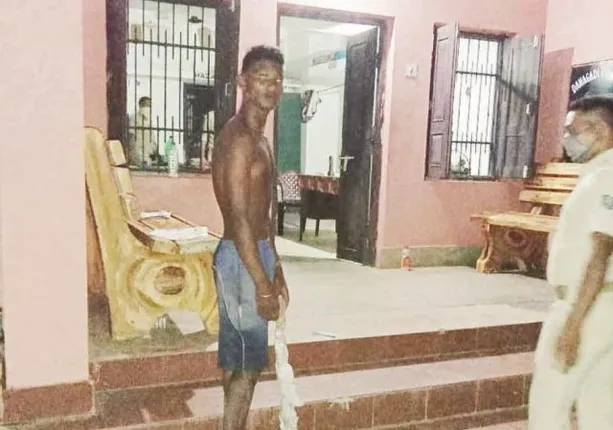 ଦାନଗଦୀ : ଗୁଣି ସନ୍ଦେହରେ ମହିଳାଙ୍କ ମୁଣ୍ଡ କାଟି ହତ୍ୟା, କଟାମୁଣ୍ଡ ସହ ଅଭିଯୁକ୍ତକୁ ଧରିଲା ପୁଲିସ