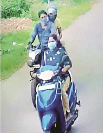 ଭୁବନେଶ୍ୱର : ଯୁବତୀଙ୍କ ଭ୍ୟାନିଟି ଝାମ୍ପିନେଲେ