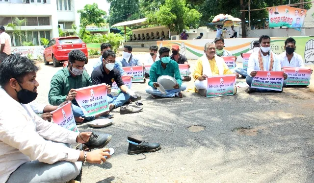 ସରକାରୀ ନିଯୁକ୍ତି ବନ୍ଦ ନିଷ୍ପତ୍ତିକୁ ବିରୋଧୀଙ୍କ ଭର୍ତ୍ସନା