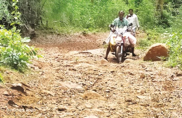 ନୂଆଗାଁ : ଆଦିବାସୀ ଅଧ୍ୟୁଷିତ ଅଂଚଳରେ ମିଳୁନି ମୌଳିକ ସୁବିଧା ସୁଯୋଗ, ଦୁର୍ଦ୍ଦଶା ଭୋଗୁଛନ୍ତି ଲୋକେ