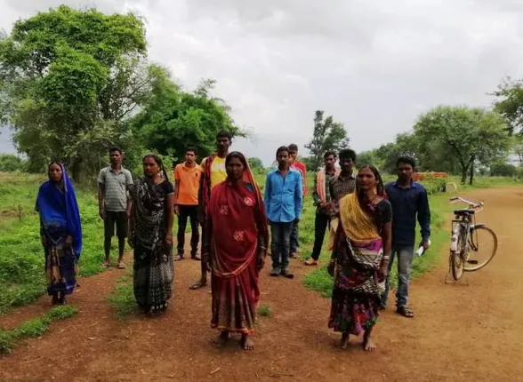 ନୂଆପଡ଼ା ଜିଲ୍ଲାରେ ମନରେଗା ଯୋଜନାରେ ପୁଣି ଏକ ଦୁର୍ନୀତି: ଦାଦାନ ଯାଇଥିବା ଓ ଅଙ୍ଗନବାଡି ରୋଷେଇୟାଙ୍କ ସମେତ ୧୬ଜଣ କାମ କରିନଥିବା ବ୍ୟକ୍ତିଙ୍କ ଆକାଉଣ୍ଟରେ ଟଙ୍କା ଜମା