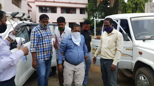 ଭିଜିଲାନ୍ସ ଜାଲରେ କୋରାପୁଟ ଜିଲ୍ଲା ମୁଖ୍ୟ କୃଷି ଅଧିକାରୀ, ୧୧ଲକ୍ଷ ୭୩ ହଜାର ଟଙ୍କା ଜବତ