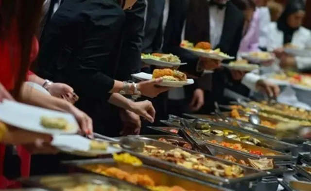 ରାଜଧାନୀରେ ବି କରୋନା କଟକଣାକୁ ଖାତିର ନାହିଁ! ବ୍ୟବସାୟୀଙ୍କ ଘରେ ରାତି ଭୋଜିଭାତର ଆସର