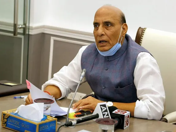 ଶିବସେନା କର୍ମୀ ଆକ୍ରମଣ କରିଥିବା ଅବସରପ୍ରାପ୍ତ ନୌସେନା ଅଧିକାରୀଙ୍କୁ ଫୋନ କଲେ ରାଜନାଥ ସିଂ