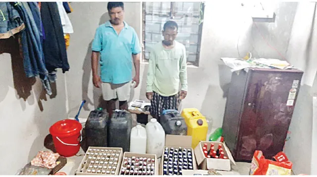 ନକଲି ଦେଶୀ ମଦ କାରଖାନା ଠାବ: ବିପୁଳ ପରିମାଣର ଦେଶୀ, ବିଦେଶୀ ମଦ ଜବତ, ୨ ଗିରଫ