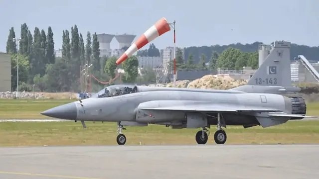 ପାକିସ୍ତାନ ଅଧିକୃତ କଶ୍ମୀରର ସ୍କାଦୁର୍ ଏୟାର୍‌ବେସ୍‌ରେ ଜେ-୧୭ ଲଢୁଆ ଜେଟ୍‌ ମୁତୟନ କରି ସମରାଭ୍ୟାସ ଚଳାଇଛି ପାକିସ୍ତାନ ବାୟୁସେନା