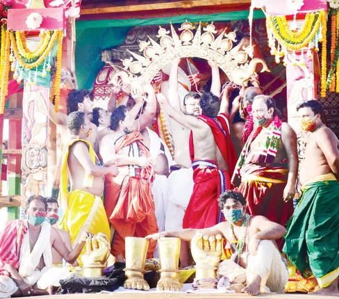 ସୁନାବେଶରେ ମହାବାହୁ, ଦର୍ଶନରୁ ବଞ୍ଚିତ ହେଲେ ଭକ୍ତ