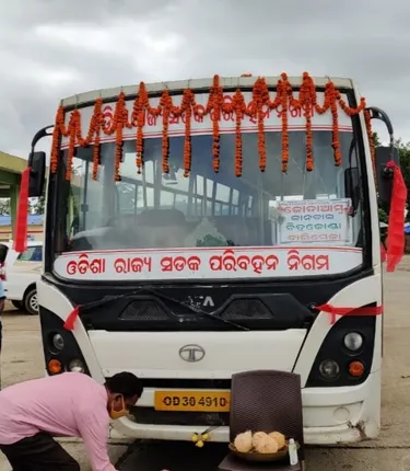 ସ୍ୱାଭିମାନ ଅଞ୍ଚଳରେ ଗଡ଼ିଲା ବସ୍ : ମାଲକାନଗିରିରୁ ଯୋଡାମ୍ବକୁ ଚାଲିଲା ପ୍ରଥମ ସରକାରୀ ବସ, ଟୁଇଟ୍ କଲା ସୀମା ସୁରକ୍ଷା ବଳ