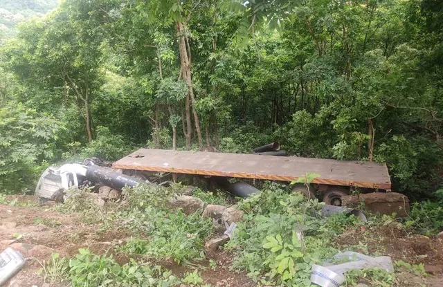 କର୍ତ୍ତବ୍ୟ ଆଗରେ ହାର ମାନିଲା ଭୟ: ମାନବିକତା ଦେଖାଇ ଶବ ଉଠାଇଲେ ଦୁଇ ପୁଲିସ କନଷ୍ଟ‌େବଳ