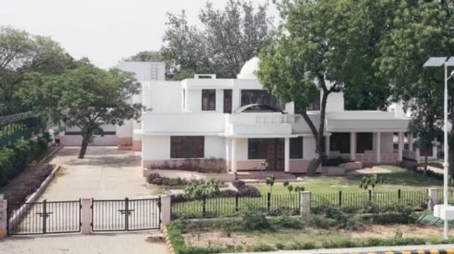 ନା ସାଂସଦ ନା ପୂର୍ବତନ ମୁଖ୍ୟମନ୍ତ୍ରୀ ! ତେବେ କାହିଁକି ପ୍ରିୟଙ୍କା ଗାନ୍ଧୀଙ୍କୁ ମିଳିଥିଲା ଏହି ଦାମୀ ସରକାରୀ ବଙ୍ଗଳା