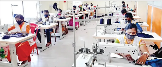 ରୋଜଗାର ଯୋଗାଇଛି ‘ମାସ୍କ’; ଦୈନିକ ୭ ହଜାର ମାସ୍କ ପ୍ରସ୍ତୁତ କରୁଛନ୍ତି