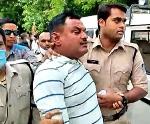 ରହସ୍ୟରେ ରହିଗଲା ଦୁବେର ରାଜନୈତିକ-ପୁଲିସ ସମ୍ପର୍କ, ୨ ସହଯୋଗୀ ଥାନେରୁ ଗିରଫ