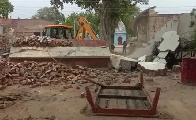 ବିକାଶ ଦୁବେର ଘର ମାଟିରେ ମିଶାଇଲା ପ୍ରଶାସନ, ସମ୍ପତ୍ତି ଜବତ ‌ପ୍ରକ୍ରିୟା ଆରମ୍ଭ, ଜଣେ ଏସ୍‌ଏଚ୍‌ଓ ନିଲମ୍ବିତ