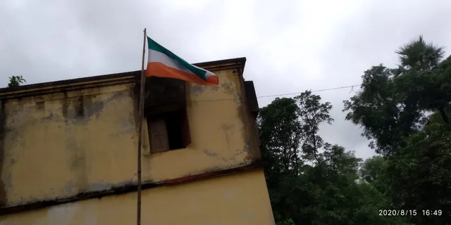 ତ୍ରିରଙ୍ଗାକୁ ଅସମ୍ମାନ: ସ୍ୱାଧୀନତା ଦିବସରେ ଓଲଟା ଉଡ଼ିଲା ଜାତୀୟ ପତାକା, ଭିଡିଓ ଭାଇରାଲ