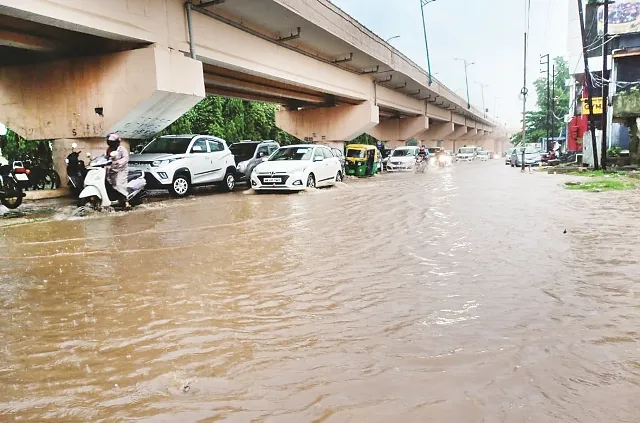 ରାଜ୍ୟରେ ବର୍ଷା ବିତ୍ପାତ; ଆଜି ବି ପ୍ରବଳରୁ ଅତିପ୍ରବଳ ବର୍ଷିବ, ୧୦ ଜିଲ୍ଲାକୁ ରେଡ୍‌ ୱାର୍ଣ୍ଣିଂ