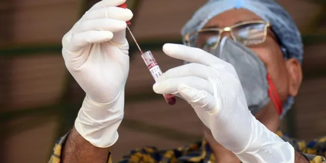 କୋଭିଡ୍‌ ପରୀକ୍ଷଣ ଲକ୍ଷ୍ୟ ପୂରଣ ପାଇଁ ନିଜ ନମୁନାକୁ ଜାଲ ନାମରେ ୧୫ ଥର ପଠାଇଲେ ଡାକ୍ତର