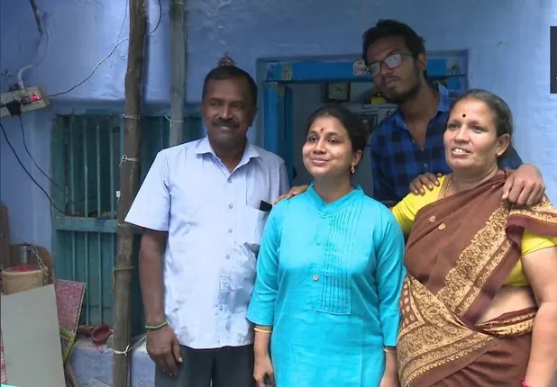 ଅଡିଓ ଷ୍ଟଡିକୁ ଆଧାର କରି ଦୃଷ୍ଟିବାଧିତ ଯୁବତୀ ୟୁପିଏସ୍‌ସି ପରୀକ୍ଷାରେ ସଫଳତା ହାସଲ କଲେ