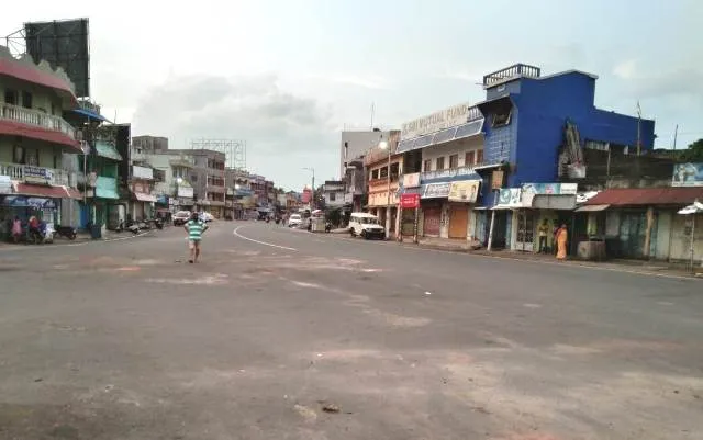 ସଟ୍‌ଡାଉନକୁ ନେଇ ବଢ଼ିଛି ସଚେତନତା : ସଟ୍‌ଡାଉନ କଟକଣା ନାହିଁ, ମାତ୍ର ଶୂନଶାନ ବାରିପଦା ସହର