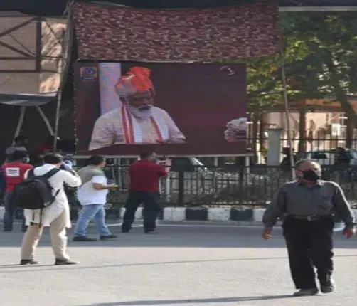 ବଦଳୁଛି ଭାରତ : ୭୪ ବର୍ଷ ପରେ ପ୍ରଥମ ଥର ଶ୍ରୀନଗରରେ ଏଲଇଡ଼ି ସ୍କ୍ରିନରେ ଲୋକ ଦେଖିଲେ ପ୍ରଧାନମନ୍ତ୍ରୀ ମୋଦୀଙ୍କ ସ୍ୱାଧୀନତା ଦିବସ ଭାଷଣ