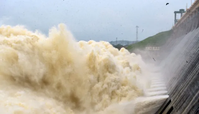 ହୀରାକୁଦର ୭ ଗେଟ୍‌ ଖୋଲା