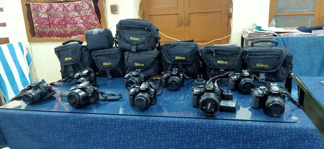 କ୍ୟାମେରା ଠକ ଗିରଫ; ୯ଟି ଡିଏସଏଲଆର କ୍ୟାମେରା ଜବତ