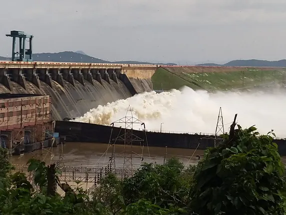 ହୀରାକୁଦରେ ଆଉ ୨ଟି ଗେଟ ଖୋଲିଲା, ମୋଟ ୪୬ଟି ଗେଟ ଦେଇ ବନ୍ୟାପାଣି ନିଷ୍କାସିତ ହେଉଛି