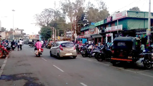 ବରଗଡ଼ : କେବେ ସୁଧୁରିବ ବେଆଇନ୍‌ ପାର୍କିଂ ସମସ୍ୟା?