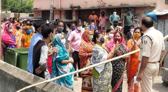 ରାଉସପାଟଣା କଣ୍ଟେନମେଣ୍ଟ ଜୋନରେ ଅବ୍ୟବସ୍ଥା ଅଭିଯୋଗ। (ଫଟୋ: ଚିତ୍ତ, କଟକ)