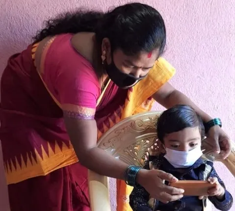 ବେଦାନ୍ତର 'ନନ୍ଦ ଘର' ପରିଯୋଜନାରେ ଇଣ୍ଟରଆକ୍ଟିଭ ଭଏସ୍ ରେସପନ୍ସ ସିଷ୍ଟମ୍ ଦ୍ୱାରା ଗାଁର କୁନି କୁନି ଛୁଆଙ୍କ ପାଇଁ ଇ-ଶିକ୍ଷା ବ୍ୟବସ୍ଥା