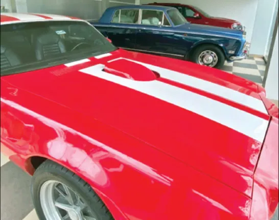 ନିଜକୁ ଦାମୀ କାର୍ ଉପହାର ଦେଲେ ଧୋନି, ସାକ୍ଷୀ ଦେଖାଇଲେ ଝଲକ