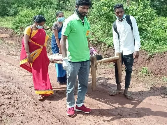 ଦୁର୍ଗମ ଅଞ୍ଚଳରେ ଥମୁନି ଜନନୀ ଯନ୍ତ୍ରଣା: କାଶୀପୁରରେ ଖଟିଆରେ ୨କିମି ବୁହାହେଲେ ଗର୍ଭବତୀ