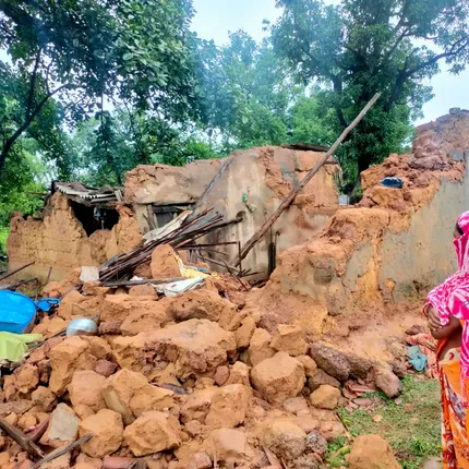 ଝାରସୁଗୁଡ଼ା: ଘରେ ଶୋଇଥିବା ବେଳେ ଭିତରକୁ ପଶି ଘର ଭାଙ୍ଗିଲେ ୨ ଦନ୍ତା ହାତୀ, କାନ୍ଥ ପଡ଼ି ବୃଦ୍ଧା ମୃତ