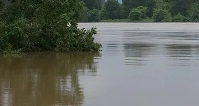 କେନ୍ଦ୍ରାପଡ଼ାକୁ ମାଡ଼ି ଆସୁଛି ବନ୍ୟା!, ବିପଦସଙ୍କେତ ଉପରେ ଚାଲିଛି ପାଣି