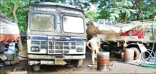 ୪୨ ହଜାର ଲିଟର ପିଡିଏସ୍ କିରାସିନି ଜବତ, ୯ ଟ୍ୟାଙ୍କର ସହ ୪ ଗିରଫ