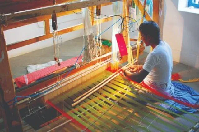 ଆଜି ଜାତୀୟ ହସ୍ତତନ୍ତ ଦିବସ : ରାଜ୍ୟରେ ଅଛନ୍ତି ୫ଲକ୍ଷ ବୁଣାକାର, ସରକାରୀ ହିସାବ ୧ଲକ୍ଷ ୩୦ହଜାର