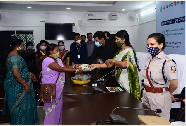 ଶିଶୁଙ୍କ ପୋଷଣ ସାଧନ ପାଇଁ ସୁନ୍ଦରଗଡ଼ ଜିଲ୍ଲାର ଅଙ୍ଗନବାଡ଼ିରେ ‘ମାଣ୍ଡିଆ ଲଡୁ’ ଓ ‘ସ୍ପିରୁଲିନା ଚିକି’ ବଣ୍ଟନ ଆରମ୍ଭ