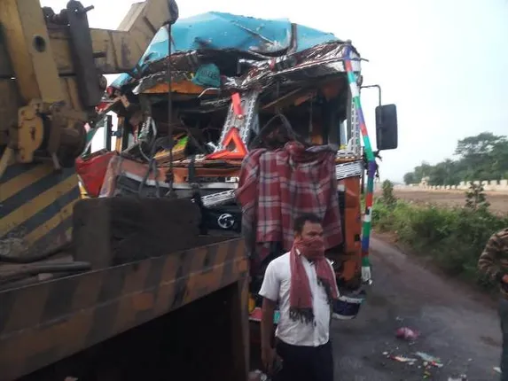 ଧର୍ମଶାଳା ଥାନା ଅଞ୍ଚଳରେ କଣ୍ଟେନର୍ ଓ ଟ୍ରକ୍ ମୁହାଁମୁହିଁ ଧକ୍କା, ୪ ଗୁରୁତର