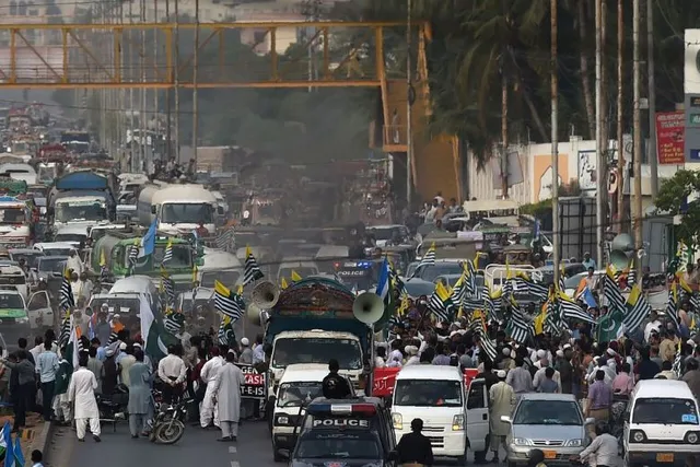 ପାକିସ୍ତାନର କରାଚିରେ କଶ୍ମୀର ରାଲି ଉପରେ ଗ୍ରେନେଡ୍ ଆକ୍ରମଣ ଯୋଗୁଁ ୩୦ ଆହତ