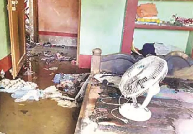 ବାହାରୁ କବାଟ କିଳି ନିଆଁ ଲଗାଇଦେଲେ! ମହିଳା ମୃତ, ଶିଶୁ ସମେତ ୪ ଗୁରୁତର