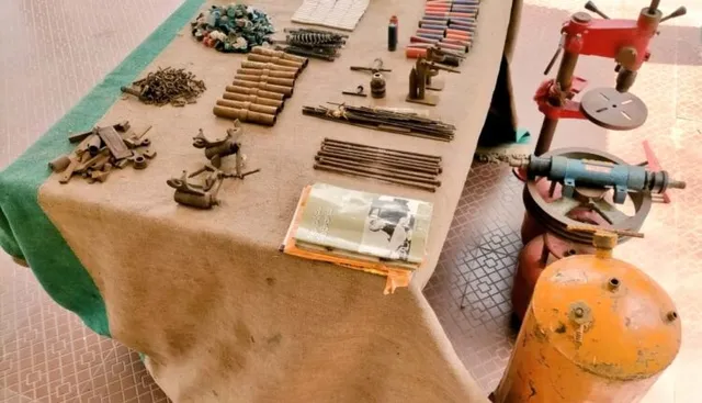 ମାଲକାନଗିରି ଜିଲ୍ଲା ଘଞ୍ଚ ଜଙ୍ଗଲ ଭିତରୁ ବନ୍ଧୁକ ତିଆରି କାରଖାନା ଠାବ କଲା ପୁଲିସ