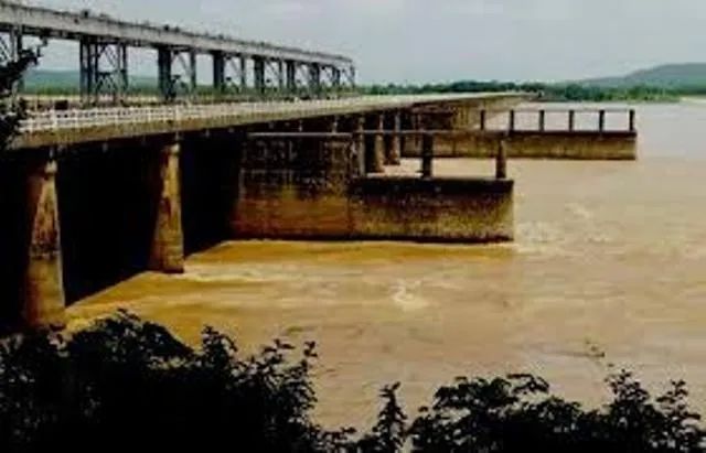 ମୁଣ୍ଡଳିରେ ବୃଦ୍ଧି ହେଲା ଜଳସ୍ତର, ବନ୍ୟା ଜଳରେ ଅଂଶୁପା ହ୍ରଦ ପାର୍କ ବୁଡ଼ିଲା