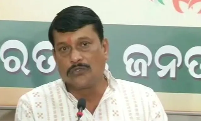 ରାଜ୍ୟ ସରକାର ଓ ବୀମା କମ୍ପାନିଙ୍କ ମଧୁଚନ୍ଦ୍ରିକା ଯୋଗୁ ଚାଷୀକୁଳ ହଇରାଣ: ପ୍ରଦୀପ ପୁରୋହିତ