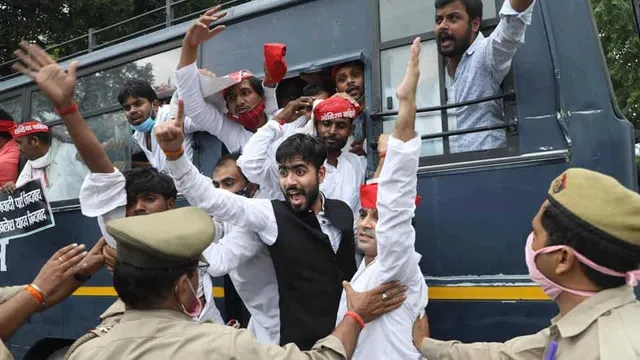 ସେପ୍ଟେମ୍ବରରେ ‘ନିଟ୍’ ଓ ‌‘ଜେଇଇ’ ପରୀକ୍ଷା ଆୟୋଜନ ବିରୋଧରେ ପ୍ରତିବାଦ କରୁଥିବା ସମାଜବାଦୀ ପାର୍ଟିର କର୍ମୀଙ୍କୁ ପୁଲିସର ଲାଠିମାଡ଼