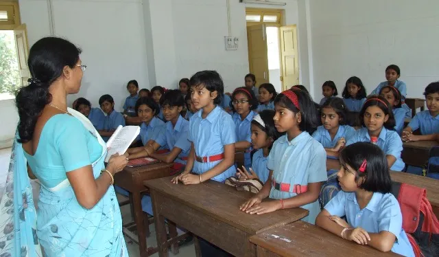 କରୋନା ପାଇଁ ଗୁଜୁରାଟ ସରକାର କମାଇଲେ ୨୫ ପ୍ରତିଶତ ସ୍କୁଲ ଫି