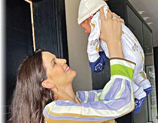 ମା’ କୋଳରେ ଜୁନିଅର ପାଣ୍ଡ୍ୟା