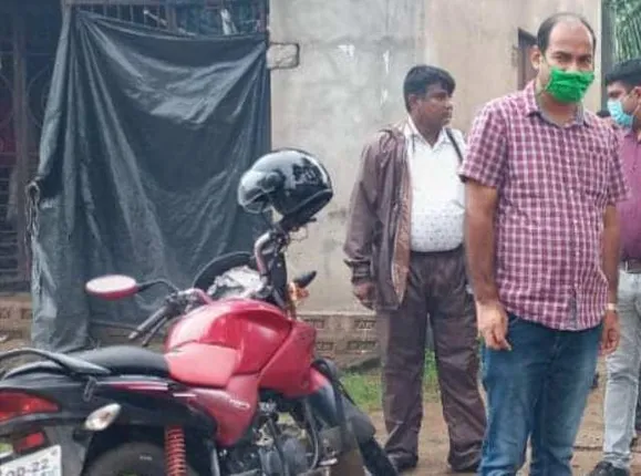 ଚାନ୍ଦବାଲି ତହସିଲଦାର କରୋନା ପଜିଟିଭ୍ ଚିହ୍ନଟ, ଭଦ୍ରକ ଜିଲ୍ଲା ପ୍ରଶାସନ ପକ୍ଷରୁ ଟୁଇଟ୍ ଯୋଗେ ସୂଚନା