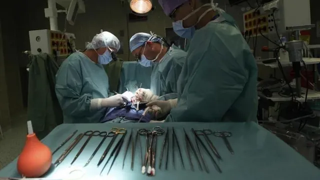 ୧୦୬କିଲୋ ଓଜନର ମହିଳାଙ୍କ ଅଣ୍ଡାଶୟରୁ ୫୦କିଲୋଗ୍ରାମର ଟ୍ୟୁମର ବାହାର କଲେ ଡାକ୍ତର